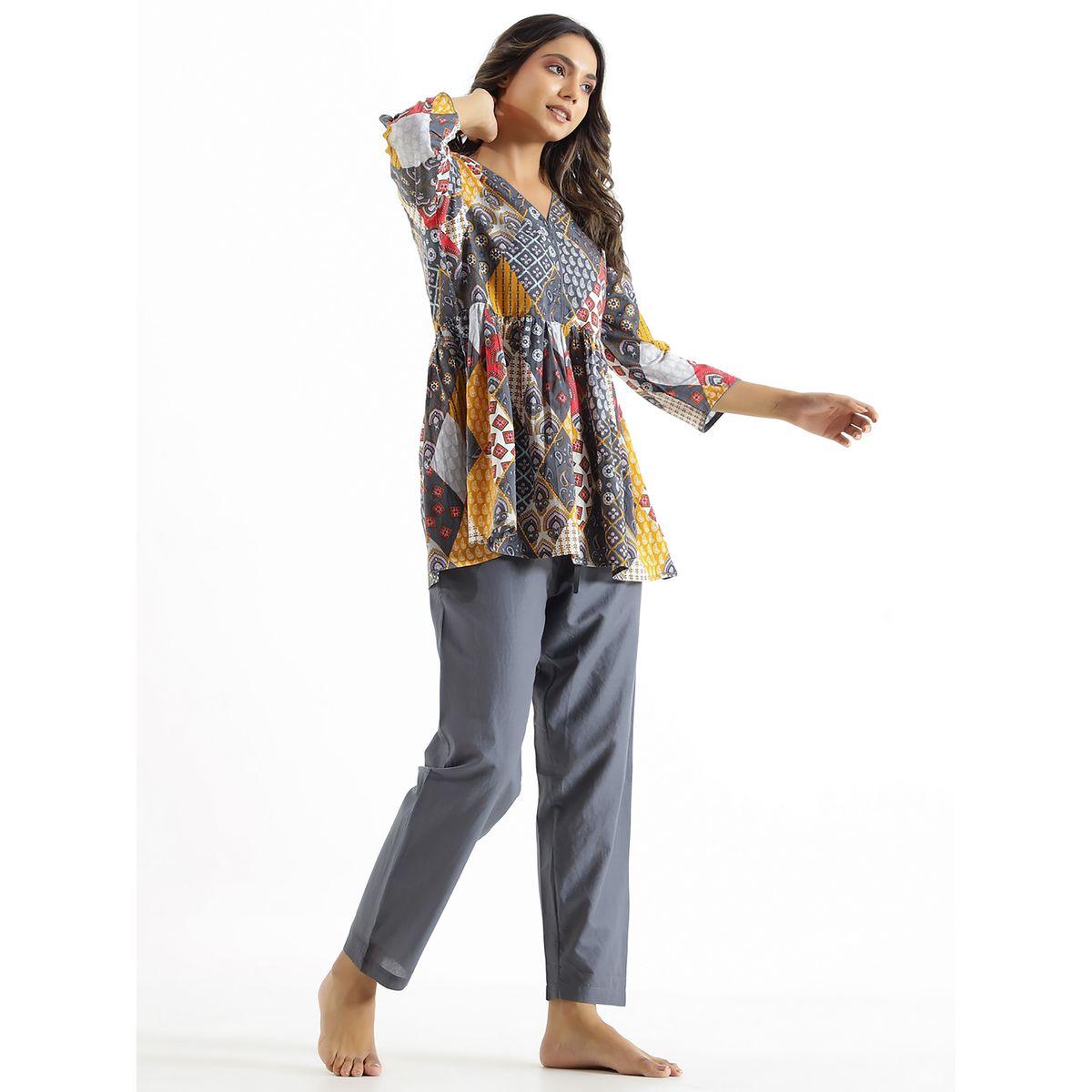 طقم من بنطال وبلوزة بيبلوم بطبعة مجردة سانسكريتي هومز × ستايلي-women-clothing-coordsets-image-3