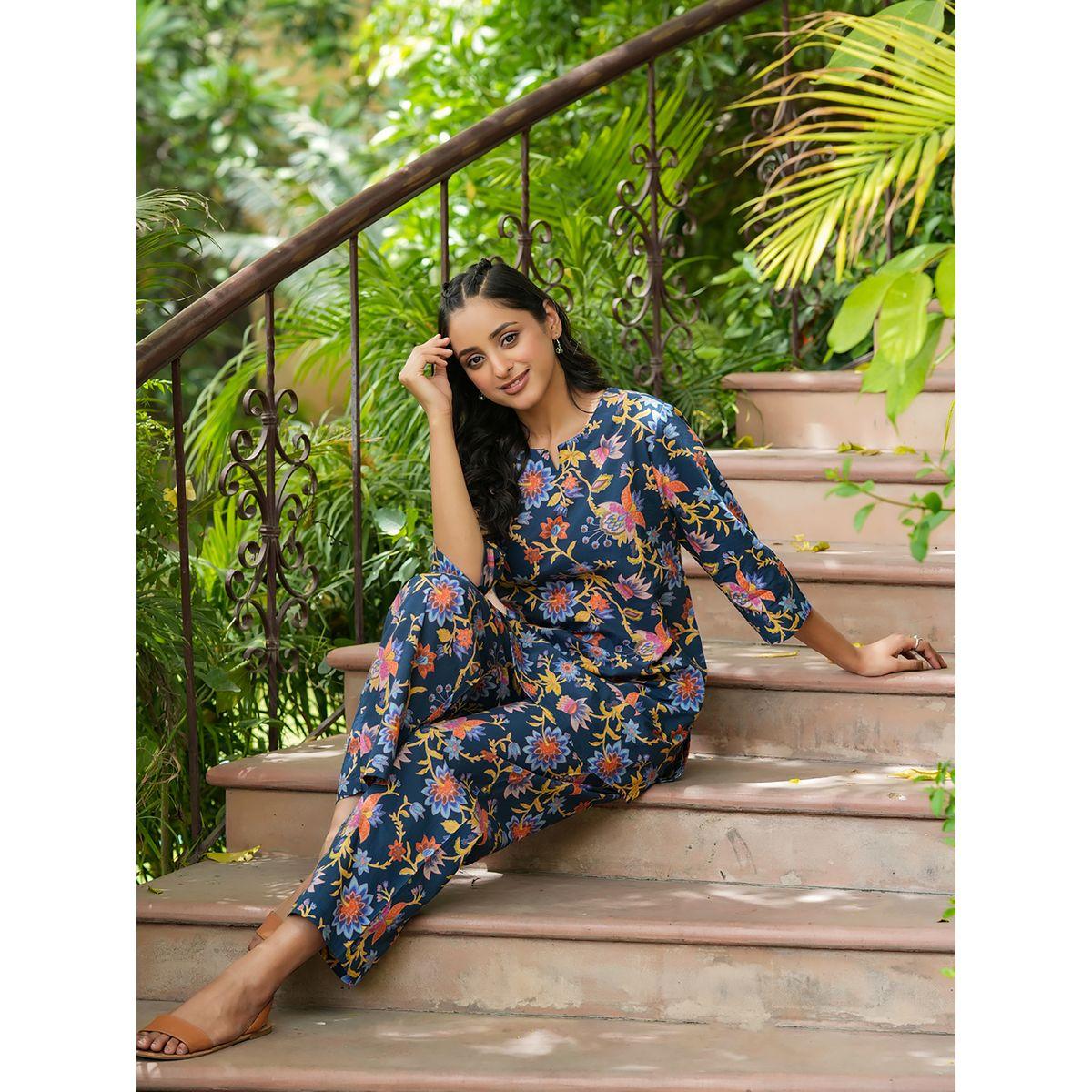 طقم منسق من بنطال مع بلوزة طويلة مطبعة بزهور سانسكريتي هومز × ستايلي-women-clothing-coordsets-image-9