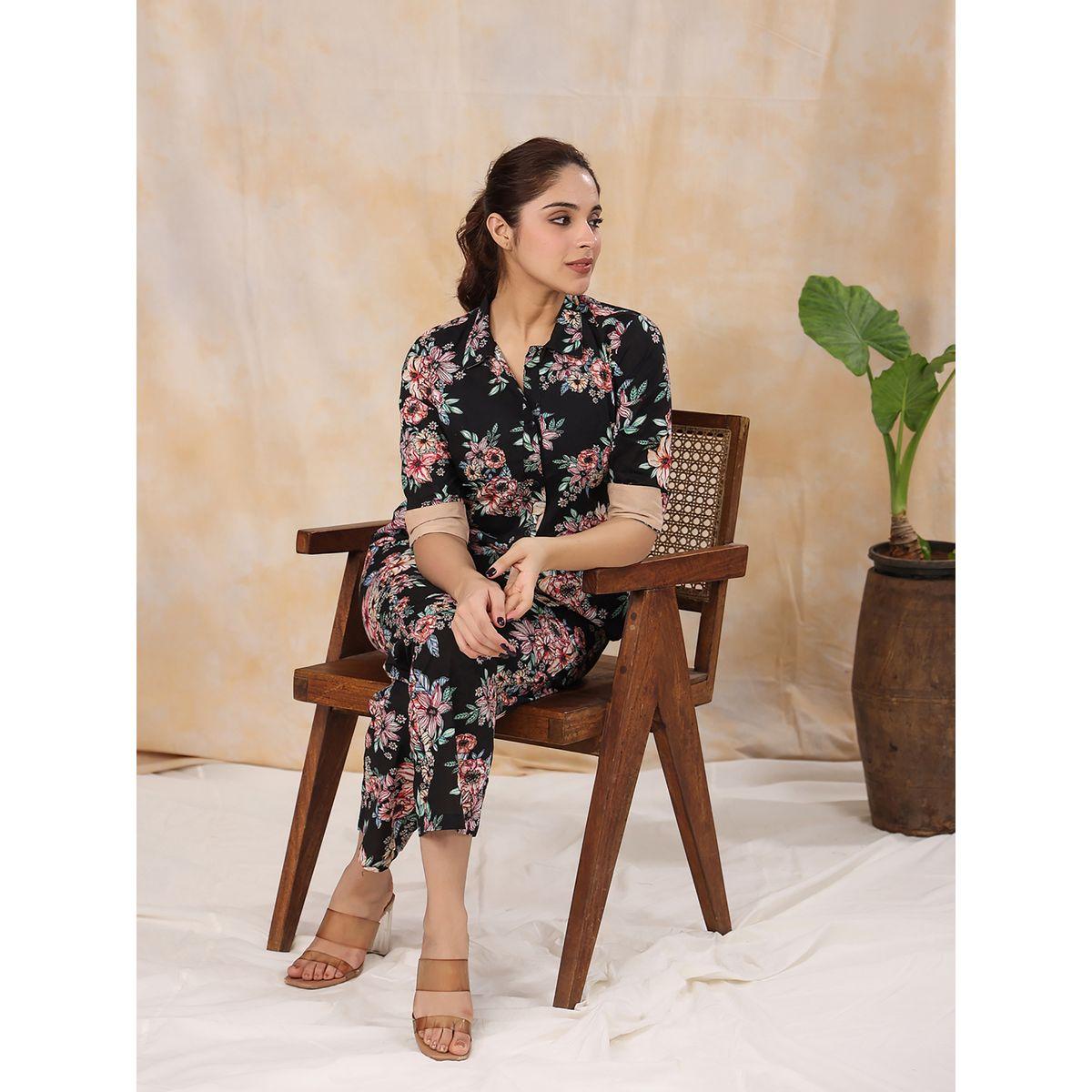 طقم منسق من بنطال مع بلوزة مطبعة بزهور سانسكريتي هومز × ستايلي-women-clothing-coordsets-image-2