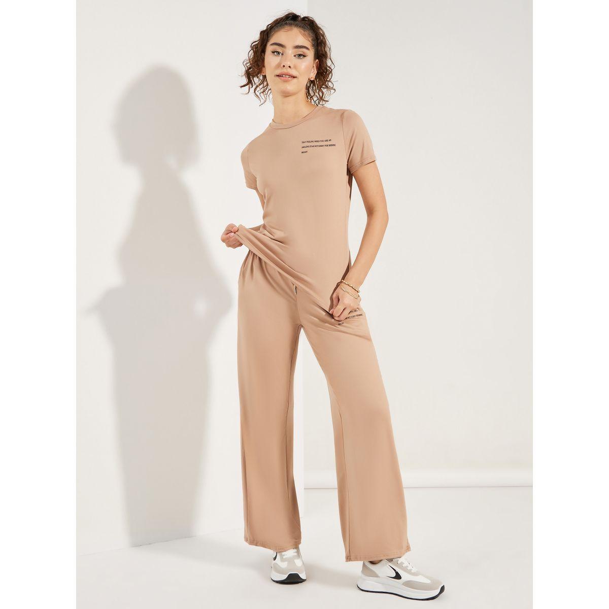 طقم منسق من جوغر بارجل واسعة مع تيشيرت بطبعة كتابة-women-clothing-coordsets-image-1