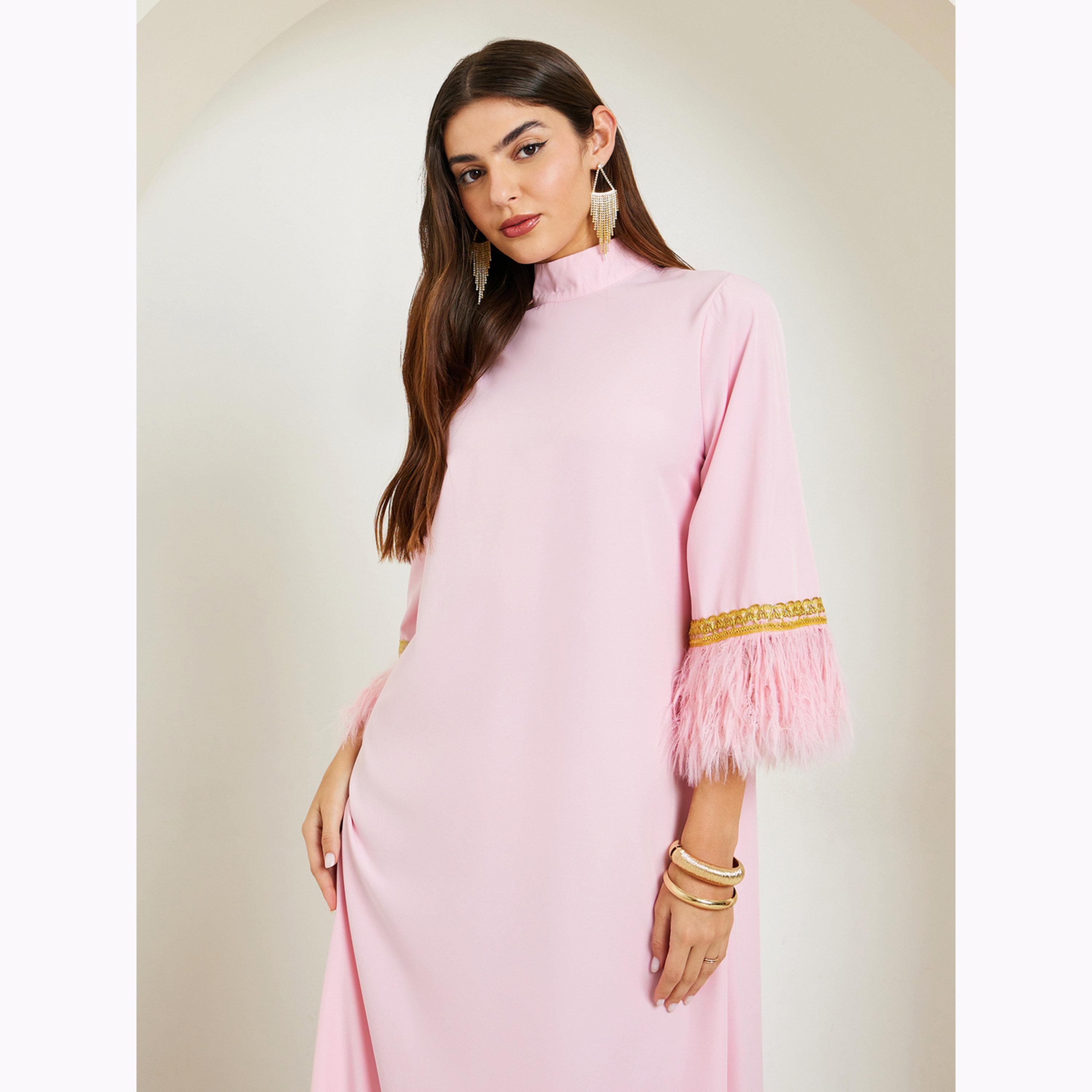Amirah X Styli Faux Feather Trim Jalabiya with Lace Detail-women-arabicclothing-jalabiyas-image-2