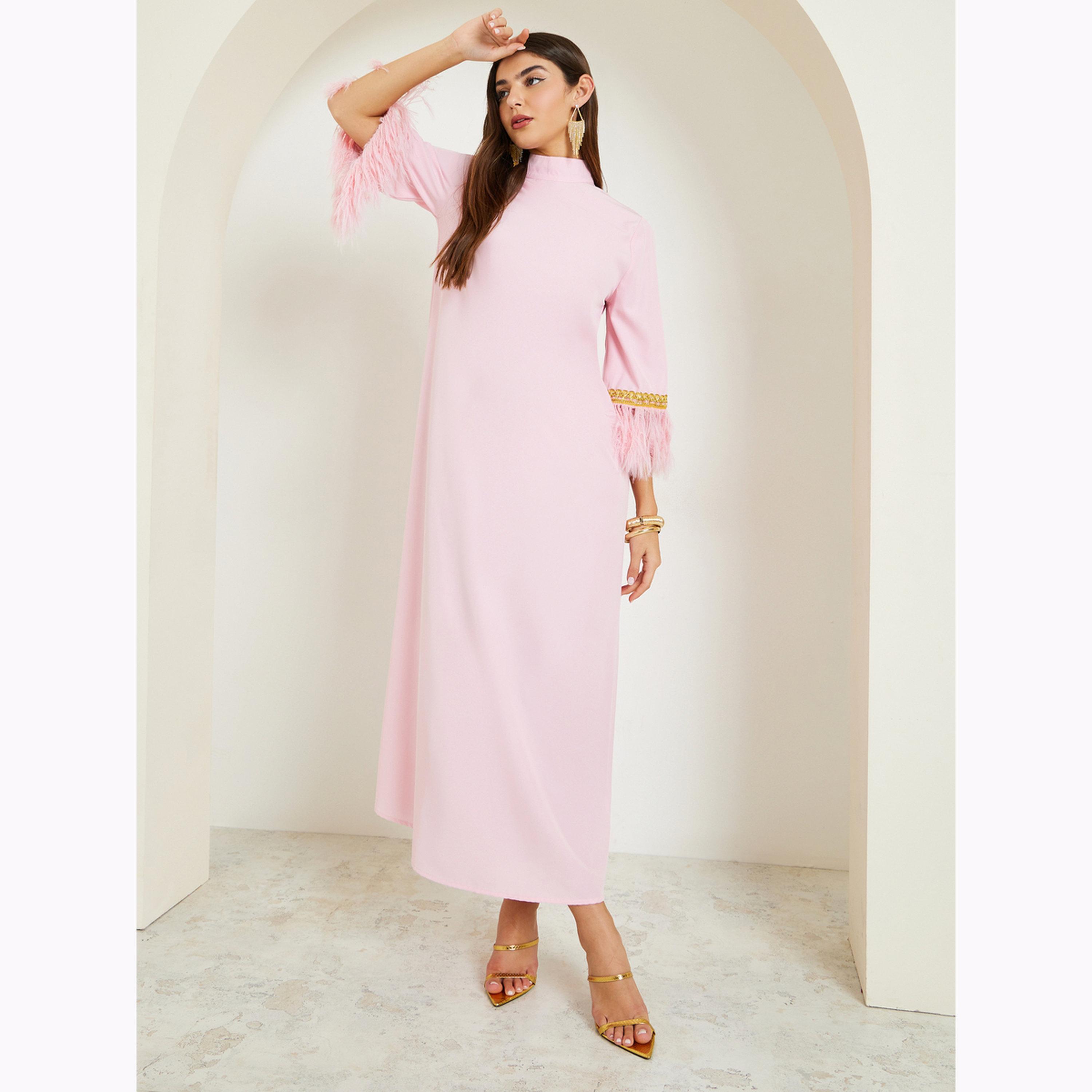 Amirah X Styli Faux Feather Trim Jalabiya with Lace Detail-women-arabicclothing-jalabiyas-image-3
