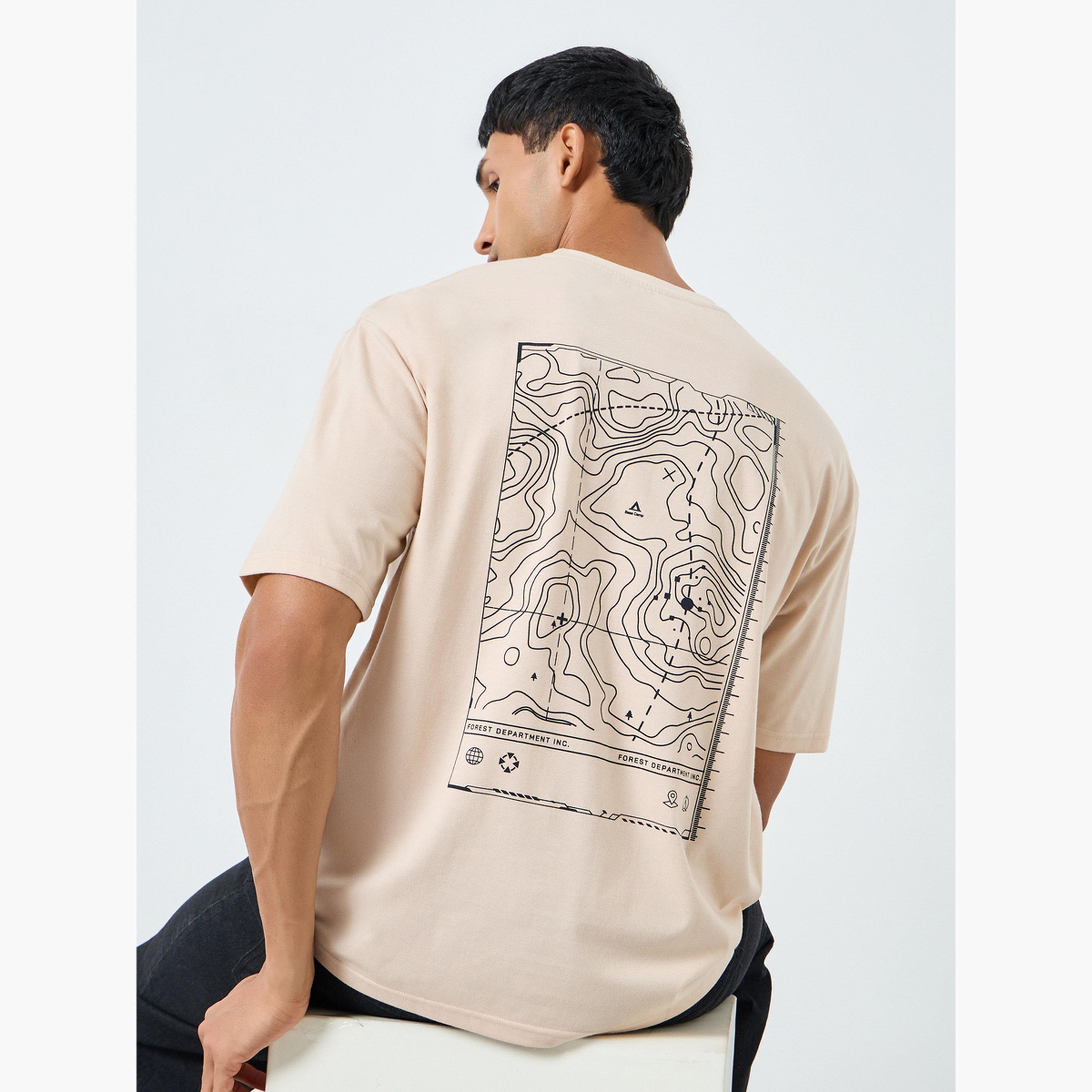 تيشيرت بطبعة جرافيك وبقصة واسعة-men-clothing-tshirtsandpolos-tshirts-image-3