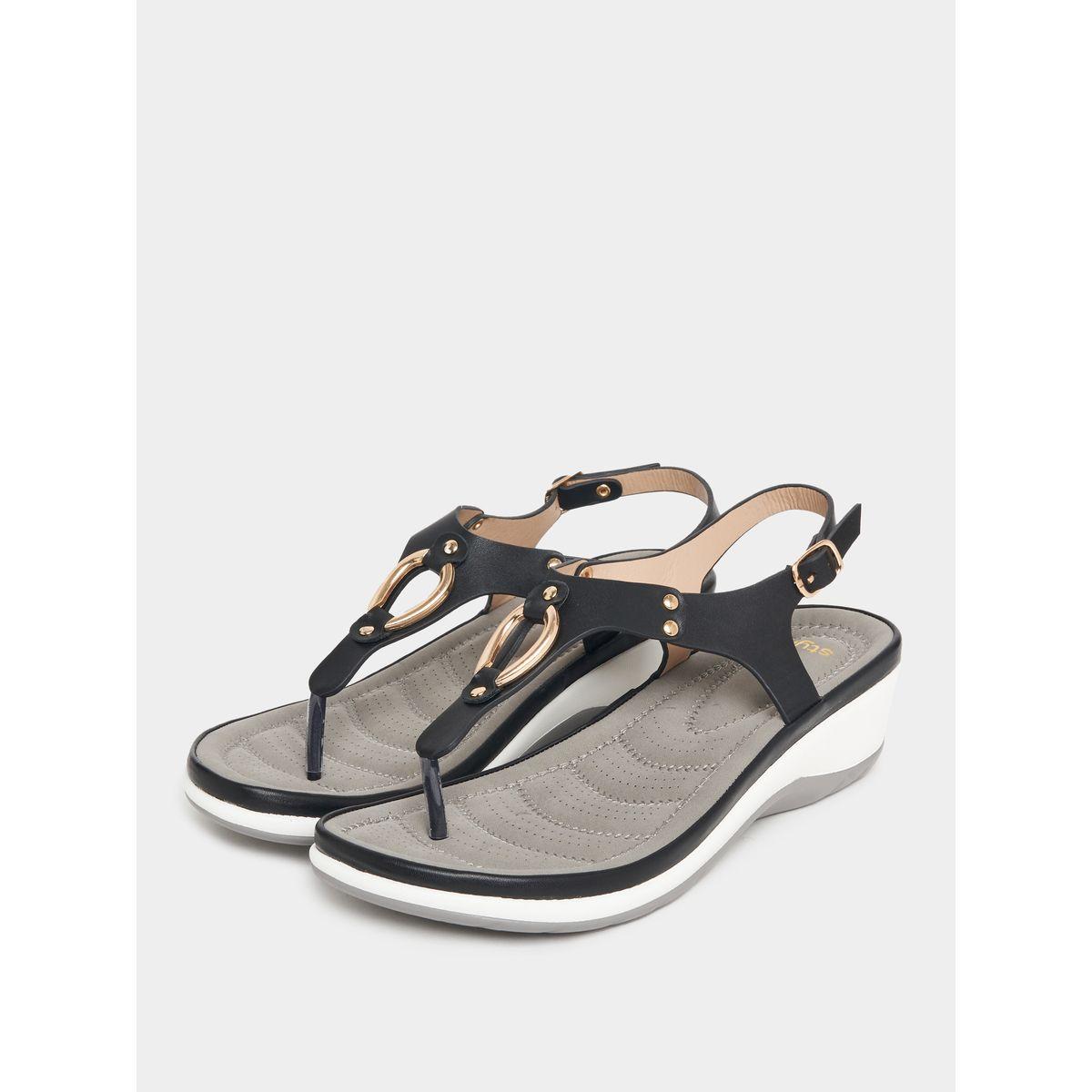 صندل بكعب ويدج وحلية معدنية براقة-women-shoes-sandals-flats-image-3