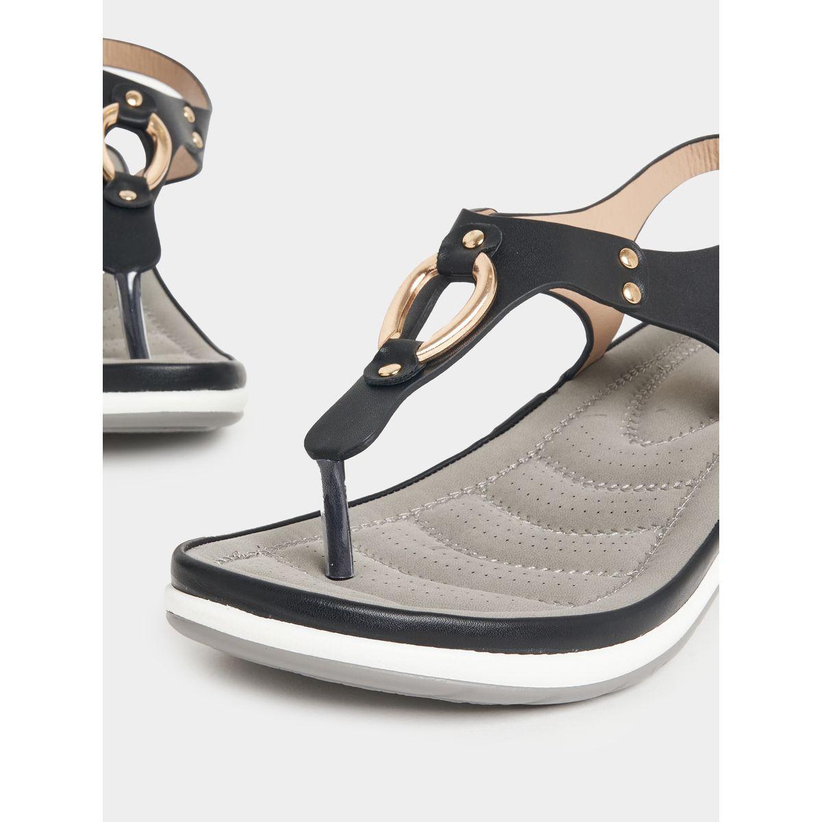 صندل بكعب ويدج وحلية معدنية براقة-women-shoes-sandals-flats-image-4