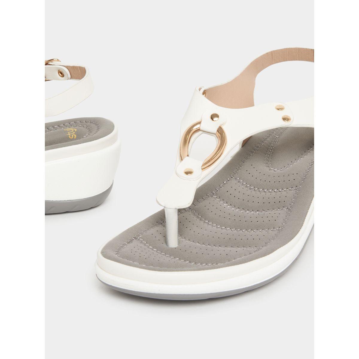 صندل بكعب ويدج وحلية معدنية براقة-women-shoes-sandals-flats-image-4