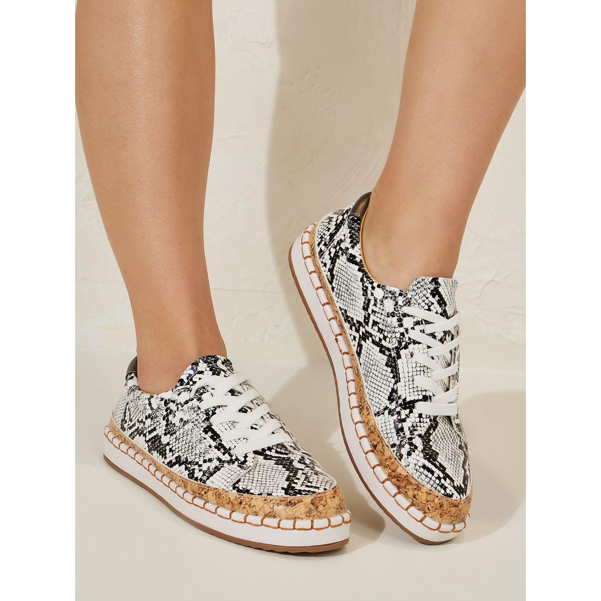 حذاء كاجوال بطبعة ثعبان مع رباط غلق-women-shoes-loafersandmoccasins-image-1