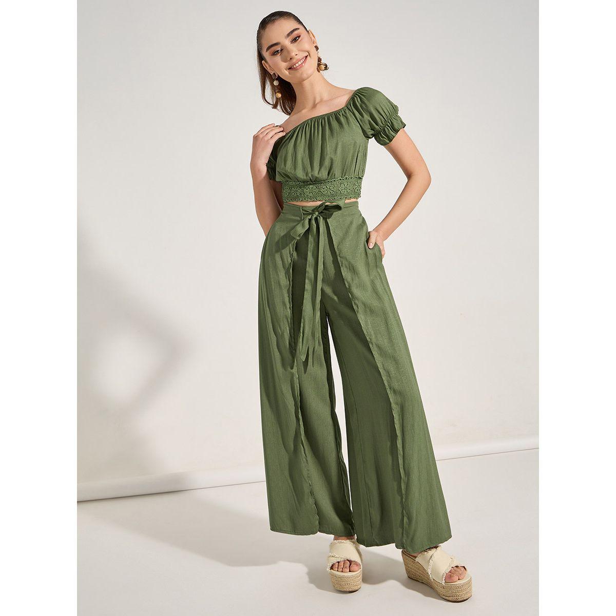 طقم منسق من بنطال مع بلوزة قصيرة بياقة واسعة-women-clothing-coordsets-image-1