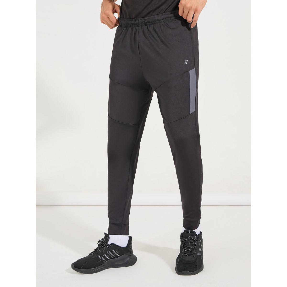 بنطال رياضي سادة بتفاصيل مُتباينة-men-clothing-sportswearandactivewear-bottoms-image-4