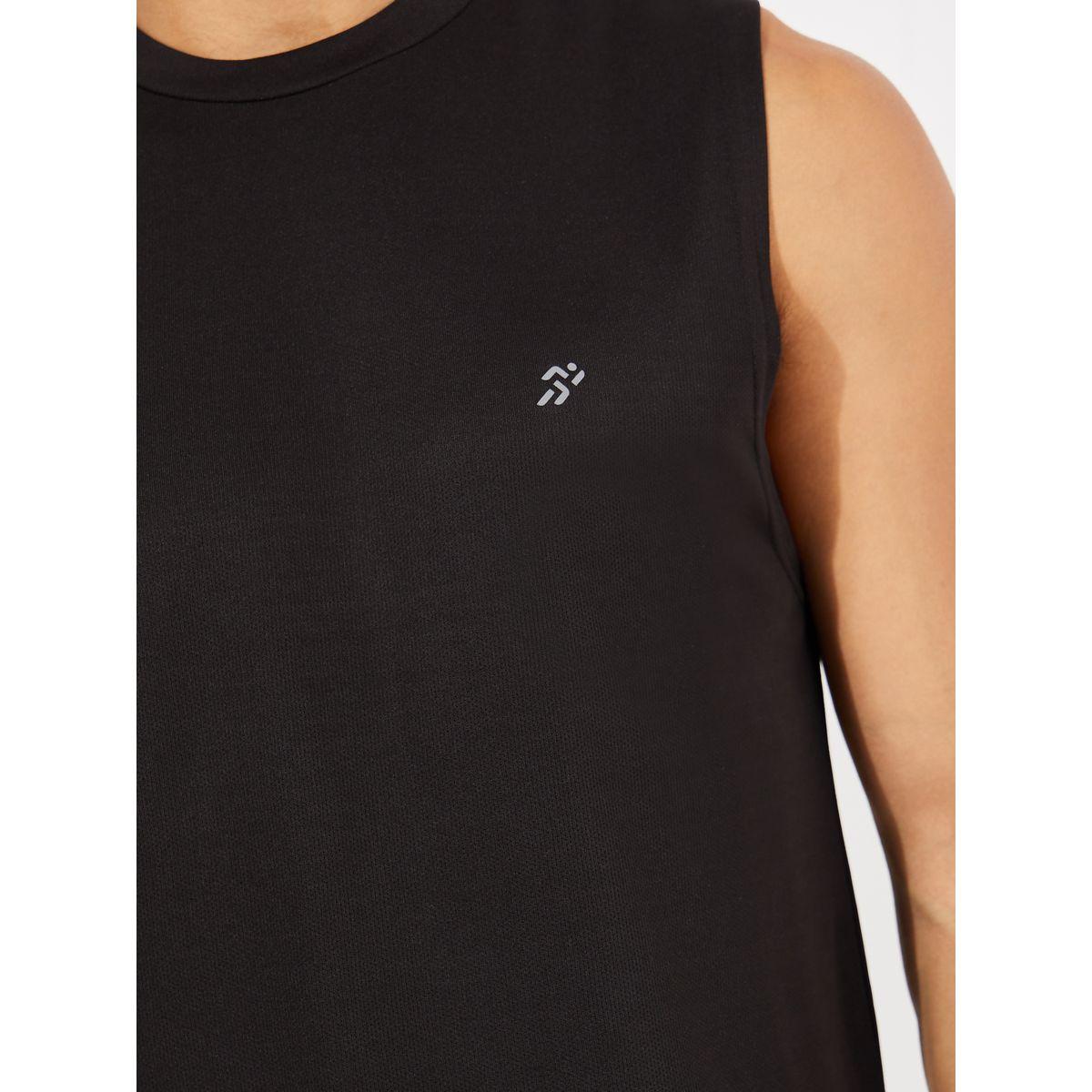 تيشيرت كت محبوك بتفاصيل شبكية وشق جانبي-men-clothing-sportswearandactivewear-tshirtsandpolos-image-3