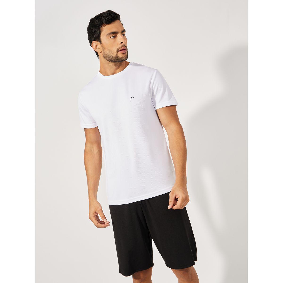 طقم رياضي من شورت وتيشيرت بتفاصيل بارزة الملمس-men-clothing-sportswearandactivewear-tracksuits-image-2