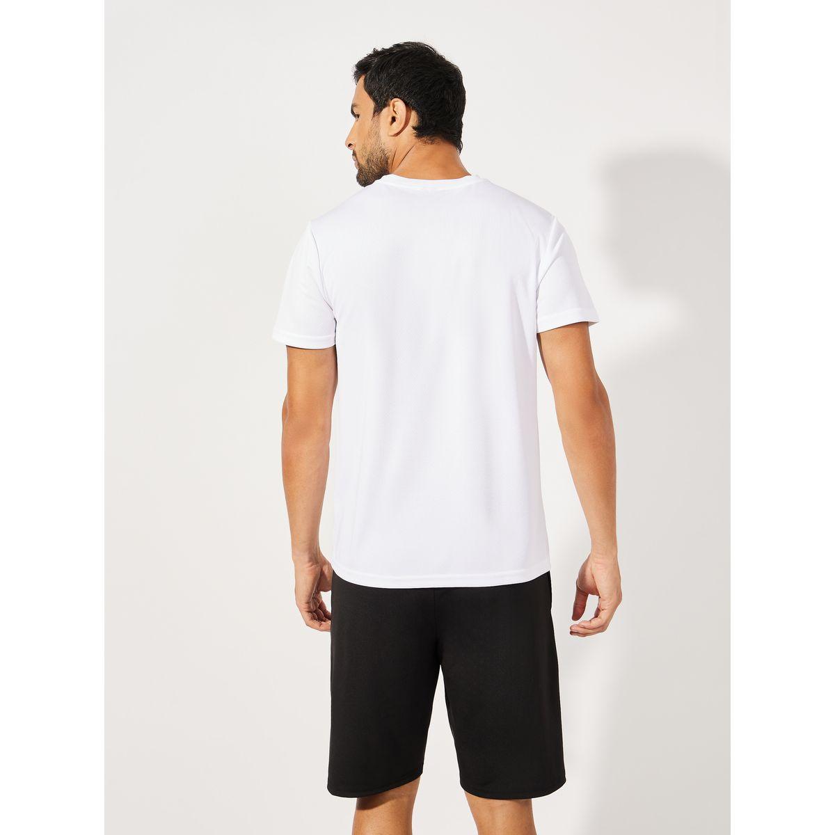 طقم رياضي من شورت وتيشيرت بتفاصيل بارزة الملمس-men-clothing-sportswearandactivewear-tracksuits-image-4