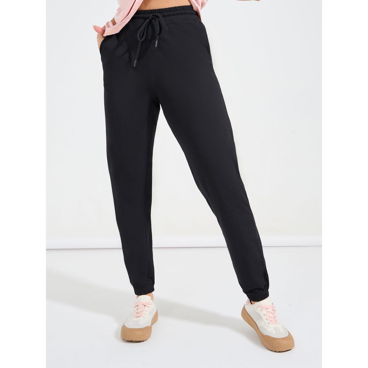 طقم منسق من جوغر مع تيشيرت بياقة دائرية-women-clothing-coordsets-image-4