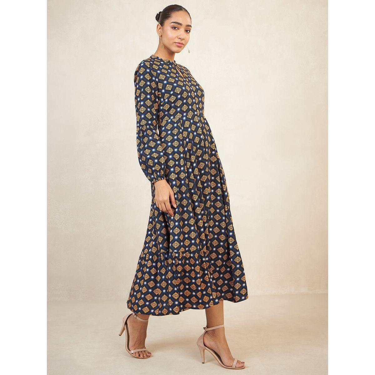 فستان طويل بطبعة هندسية مع ياقة بشق فِميلا × ستايلي-women-clothing-dresses-image-4