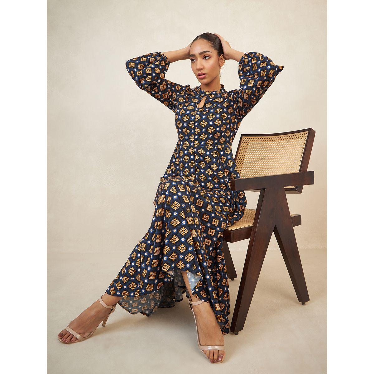 فستان طويل بطبعة هندسية مع ياقة بشق فِميلا × ستايلي-women-clothing-dresses-image-6