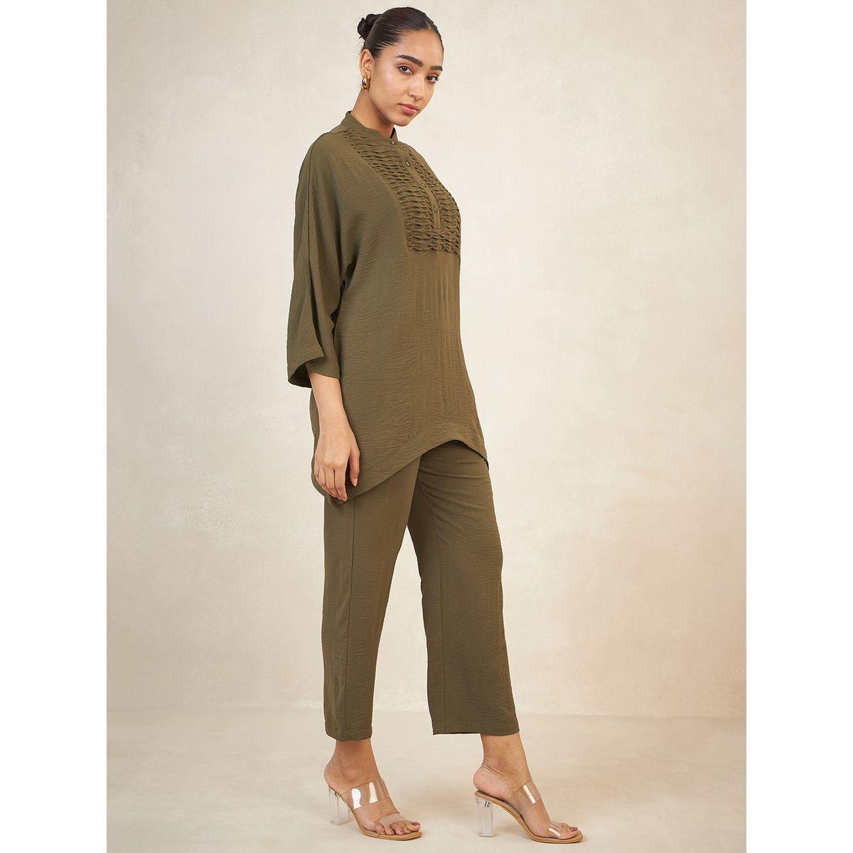 طقم منسق من بنطال مع بلوزة بتفاصيل محزوزة فِميلا × ستايلي-women-clothing-coordsets-image-2