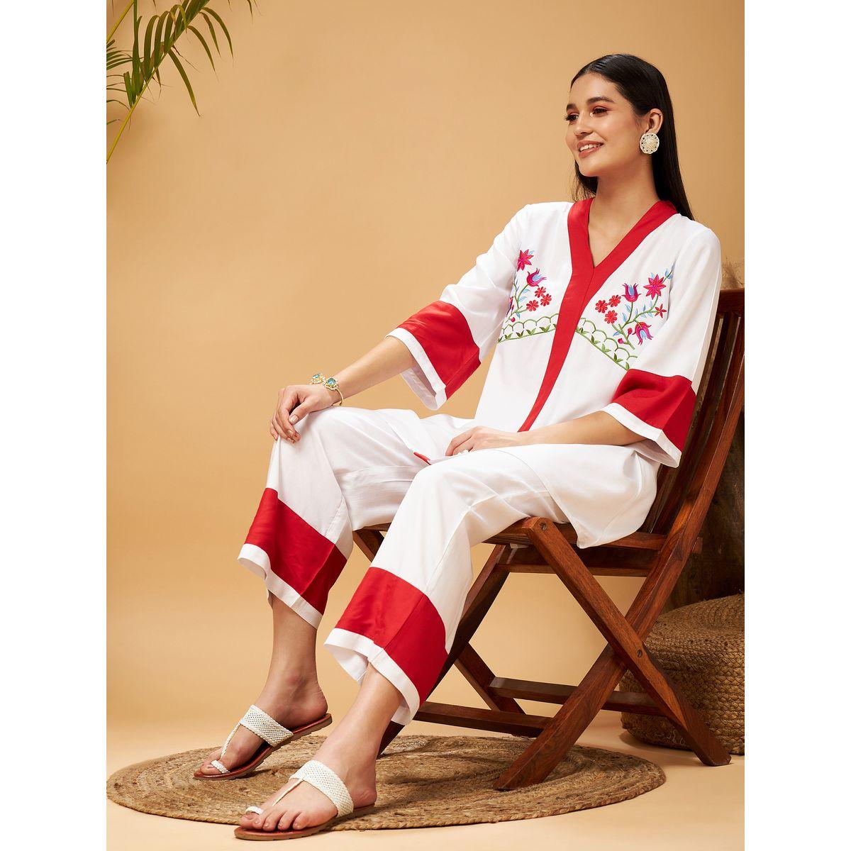 Sassafras X Styli   Floral Embroidered Contrast Hem Top & Straight Leg Pants Co-Ord-women-clothing-coordsets-image-2
