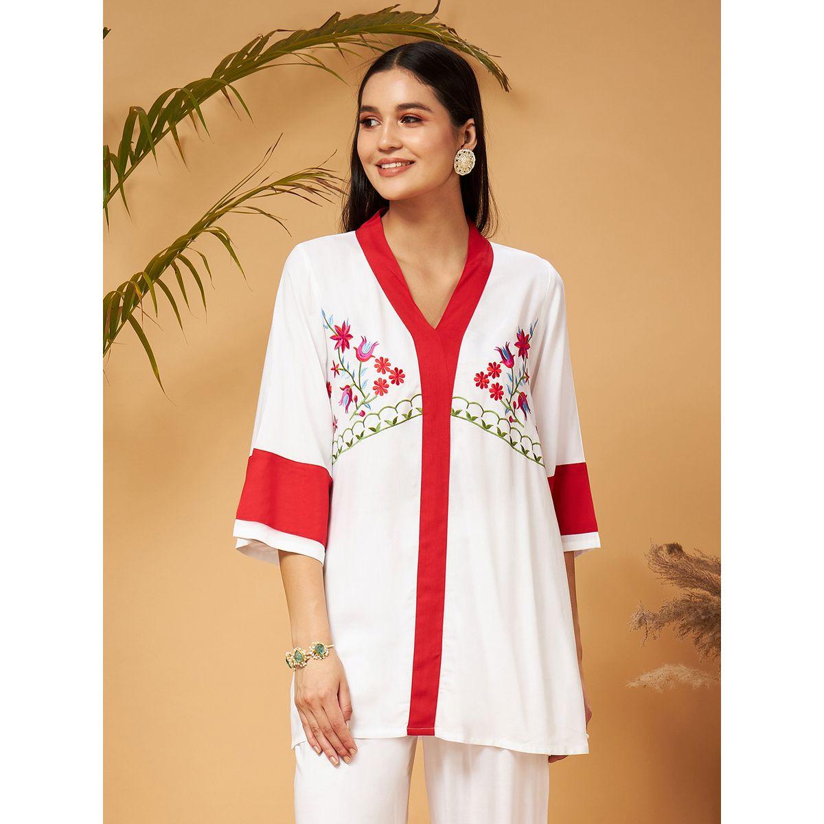 Sassafras X Styli   Floral Embroidered Contrast Hem Top & Straight Leg Pants Co-Ord-women-clothing-coordsets-image-7
