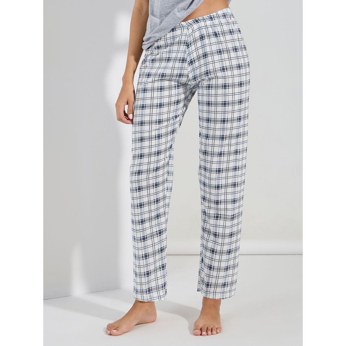 طقم من بنطال بيجاما كاروهات مع تيشيرت بطبعة كتابة-women-clothing-nightwear-pyjamas-longsets-image-5