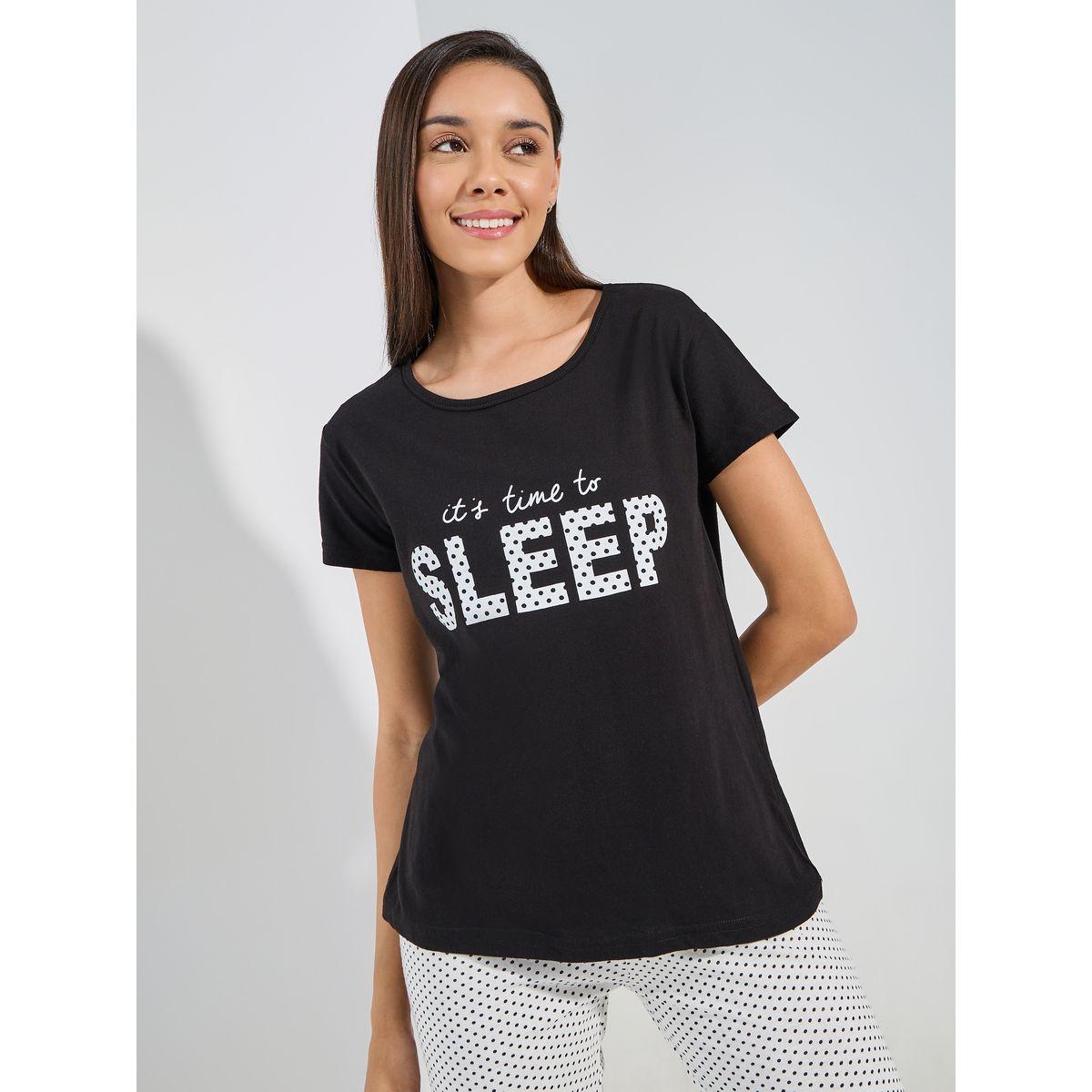 طقم من بنطال بيجاما مطبع بالكامل مع تيشيرت مطبع بكتابة-women-clothing-nightwear-pyjamas-longsets-image-3