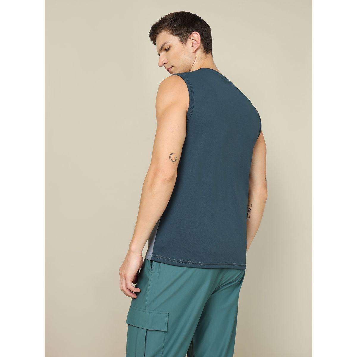 تيشيرت كت سادة مع تفاصيل مُتباينة تكنوسبورت × ستايلي-men-clothing-sportswearandactivewear-tshirtsandpolos-image-3