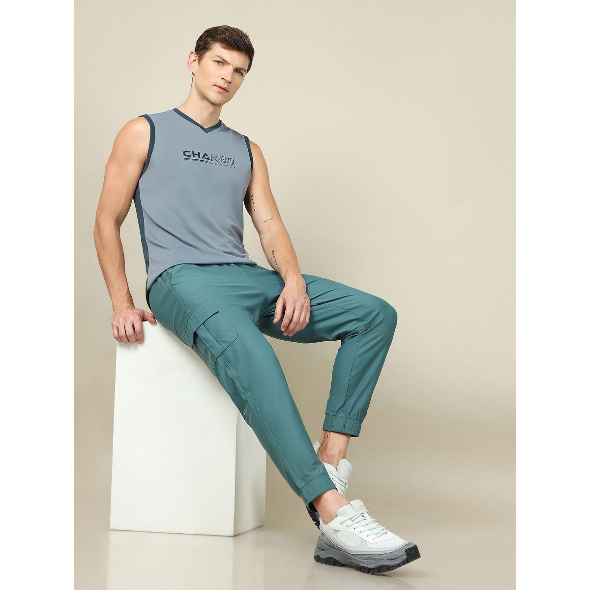 تيشيرت كت سادة مع تفاصيل مُتباينة تكنوسبورت × ستايلي-men-clothing-sportswearandactivewear-tshirtsandpolos-image-4