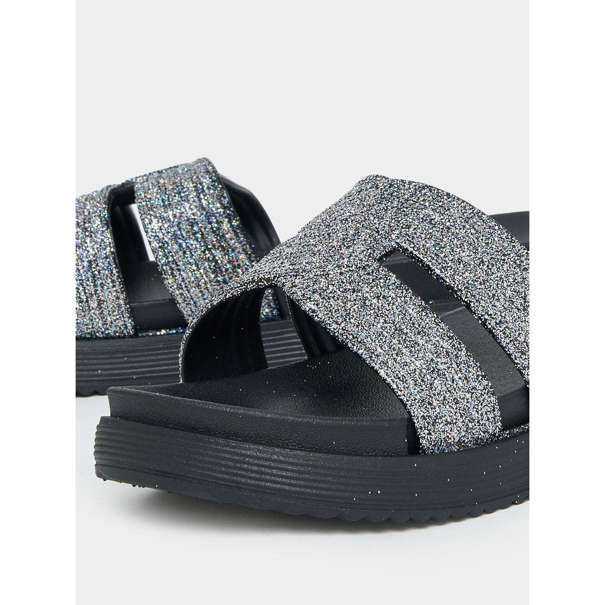 شبشب سادة بسير مزين بمظهر الجليتر-women-shoes-flipflopsandslides-image-4