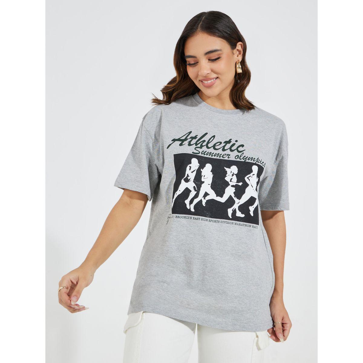 تيشيرت فضفاض بطبعة جرافيك مع أكتاف منخفضة-women-clothing-tshirts-image-1