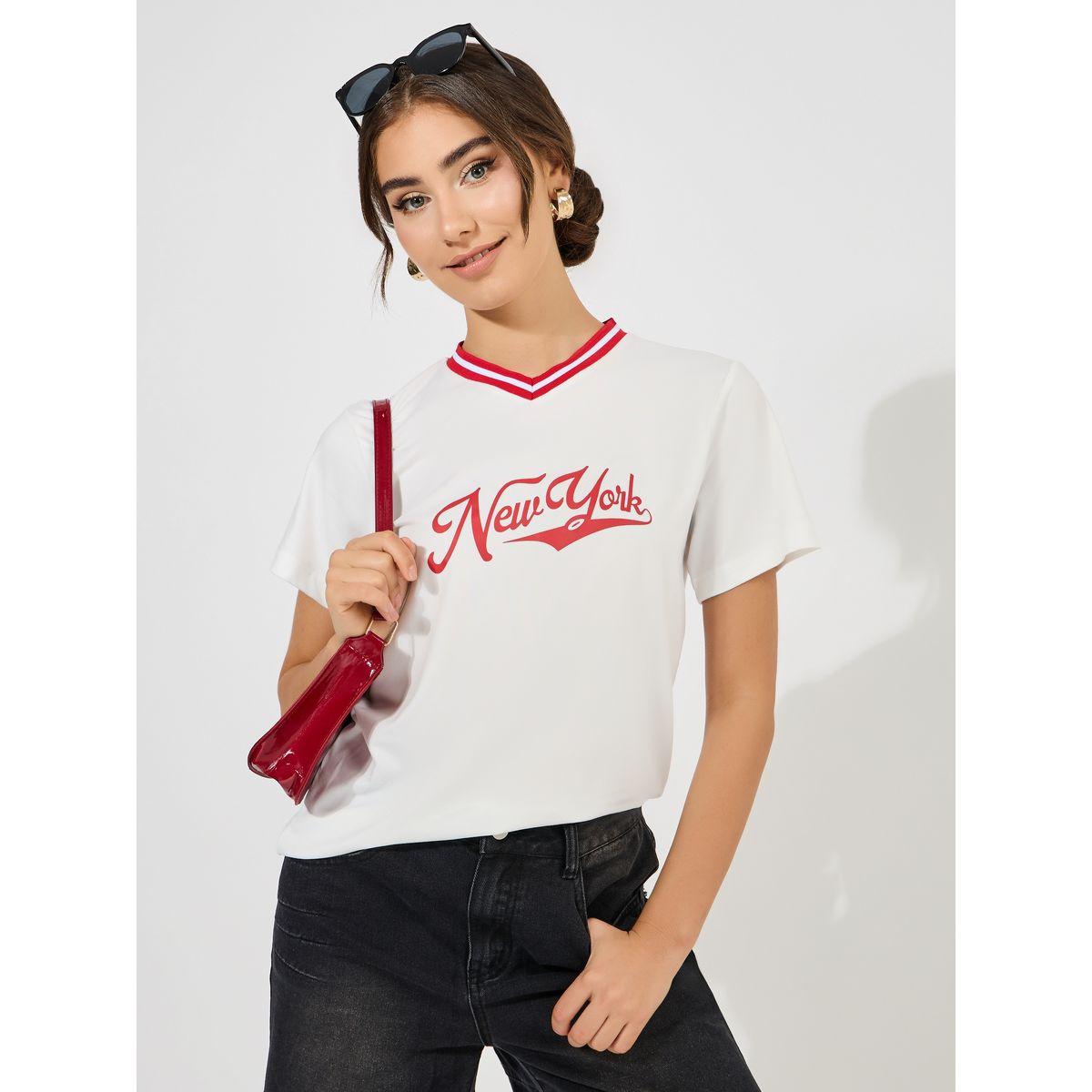 تيشيرت مطبع بكتابة مع ياقة بتداخل خطوط-women-clothing-tshirts-image-5