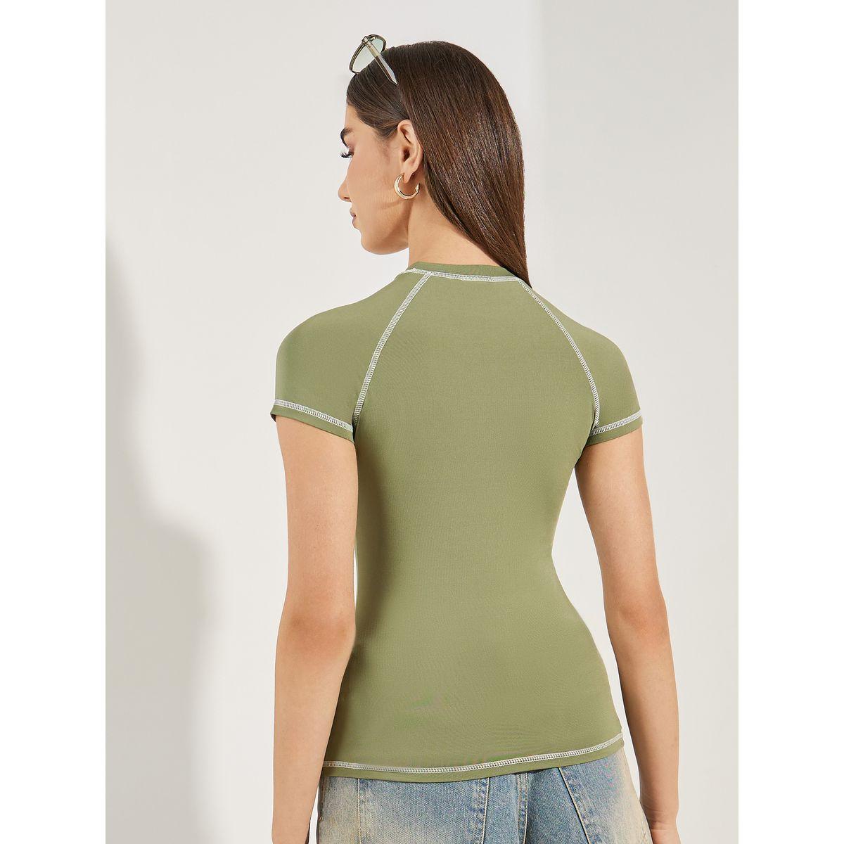 تيشيرت مجسم بياقة عالية وتداخلات مدروزة-women-clothing-tshirts-image-6