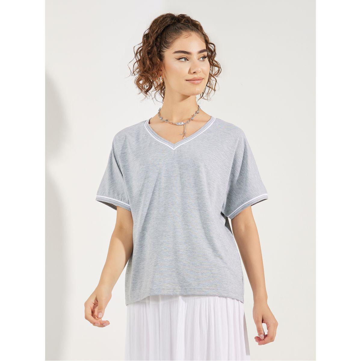 تيشيرت سادة بتداخلات محزوزة-women-clothing-tshirts-image-2