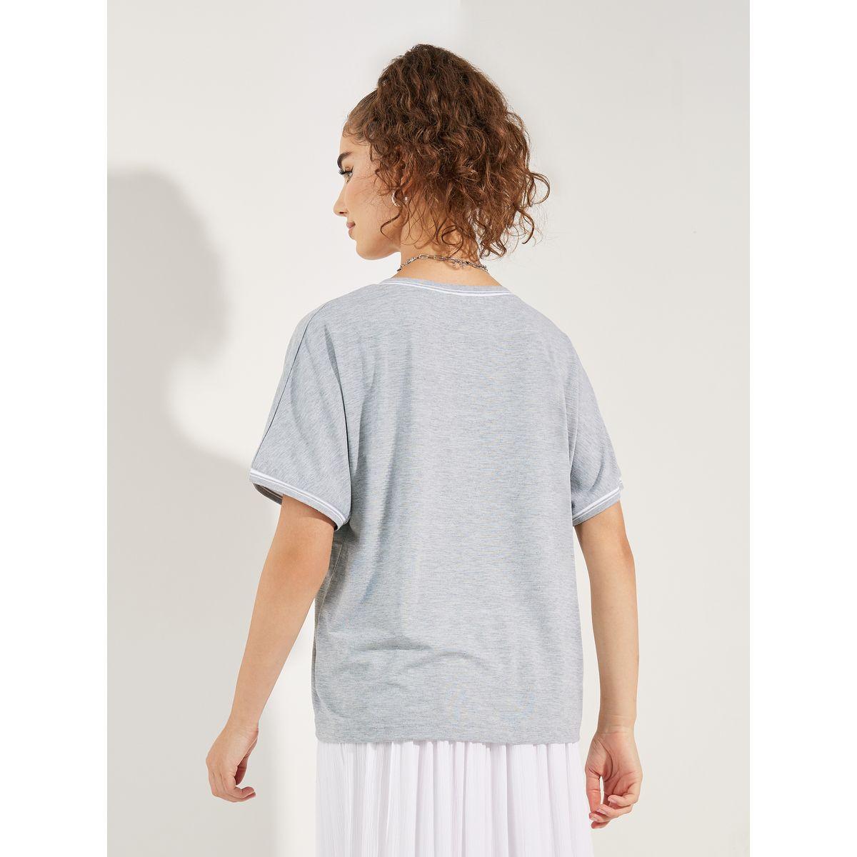 تيشيرت سادة بتداخلات محزوزة-women-clothing-tshirts-image-5