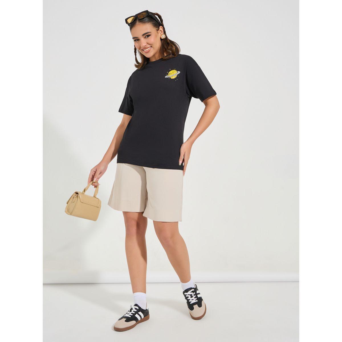تيشيرت فضفاض بطبعة جرافيك مع اكتاف منخفضة-women-clothing-tshirts-image-2