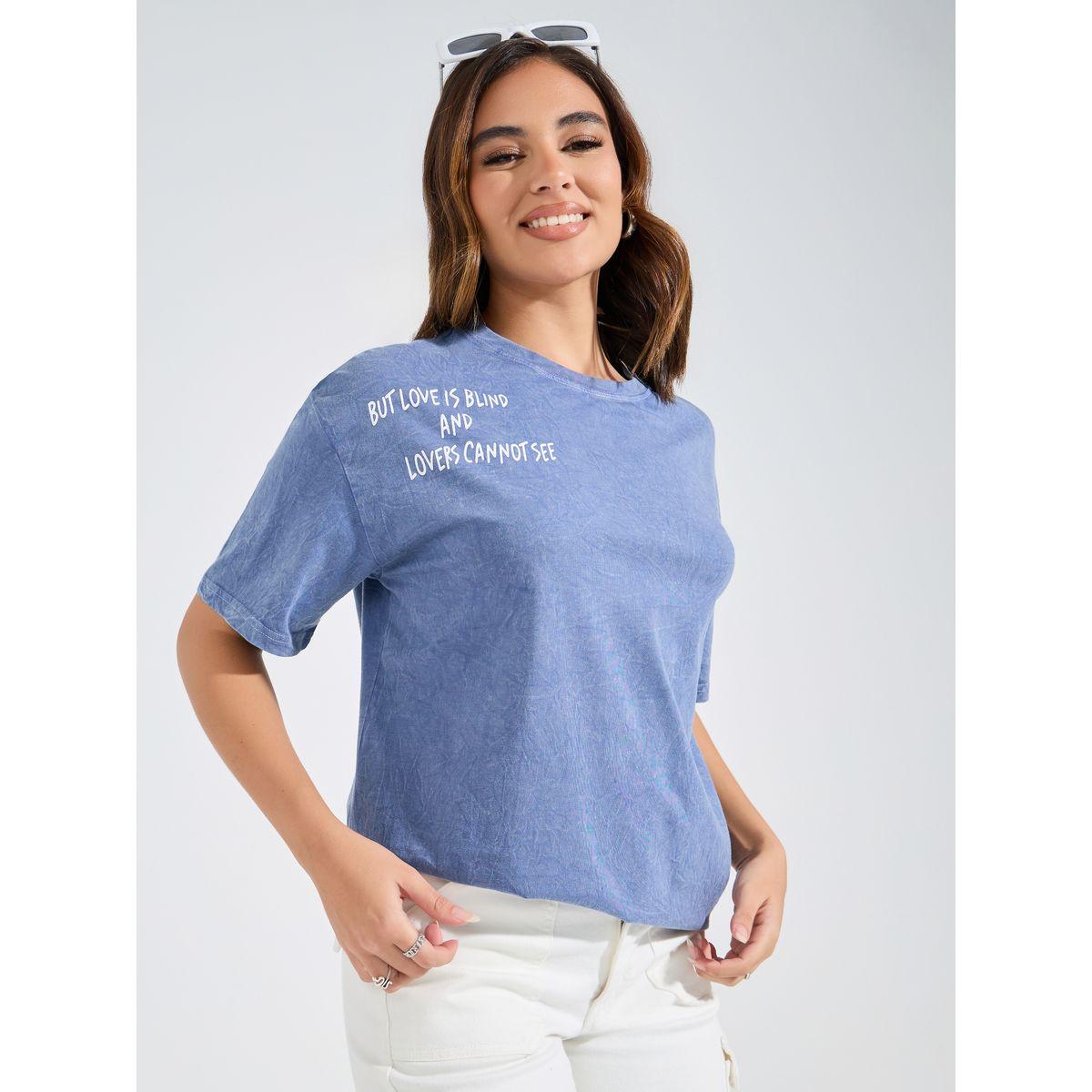 تيشيرت فضفاض بطبعة كتابة واكتاف منخفضة-women-clothing-tshirts-image-1