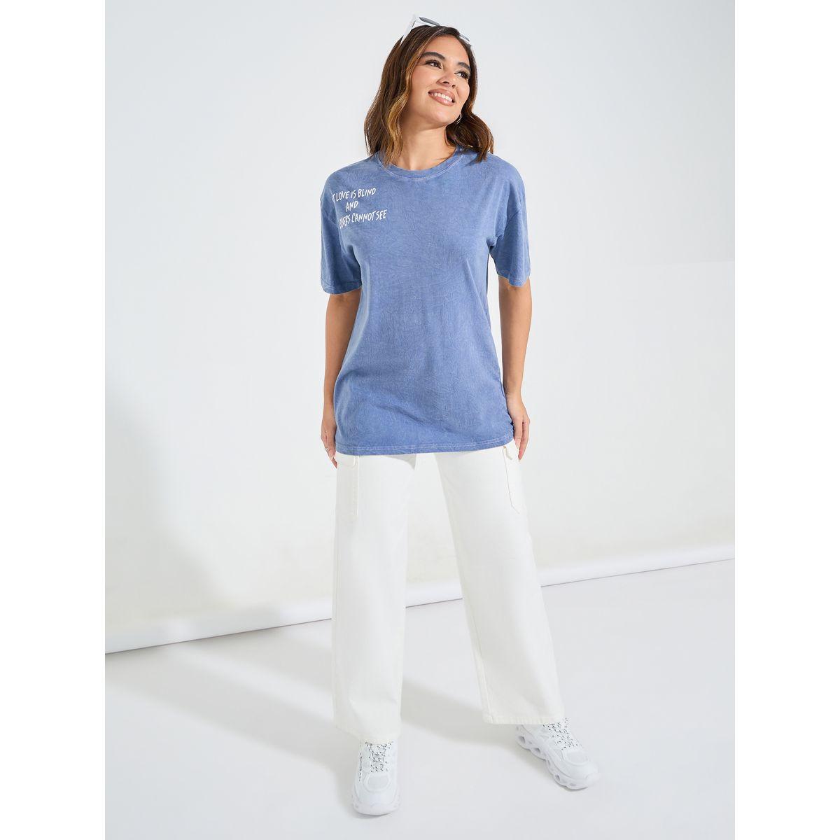 تيشيرت فضفاض بطبعة كتابة واكتاف منخفضة-women-clothing-tshirts-image-2