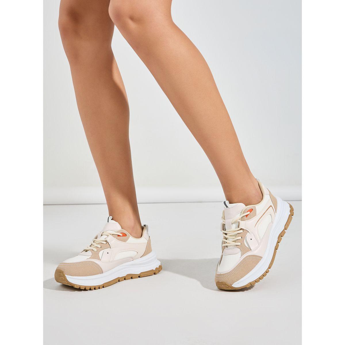 حذاء سنيكرز بتفاصيل مُتباينة مع رباط غلق-women-shoes-sneakers-image-1