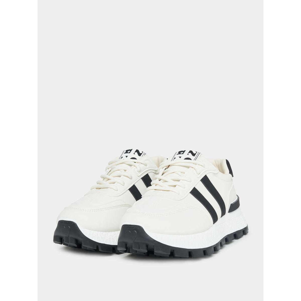حذاء سنيكرز مزين بأشرطة جانبية-women-shoes-sneakers-image-2