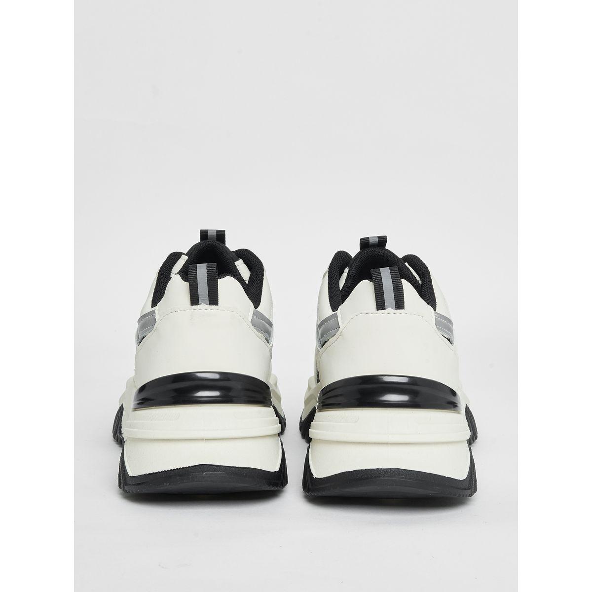 حذاء سنيكرز بكعب شانكي وتفاصيل بارزة الملمس-women-shoes-sneakers-image-4