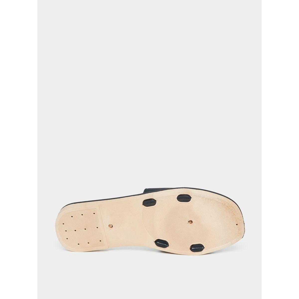 صندل فلات بسيور مزينة بإبزيم-women-shoes-sandals-flats-image-7
