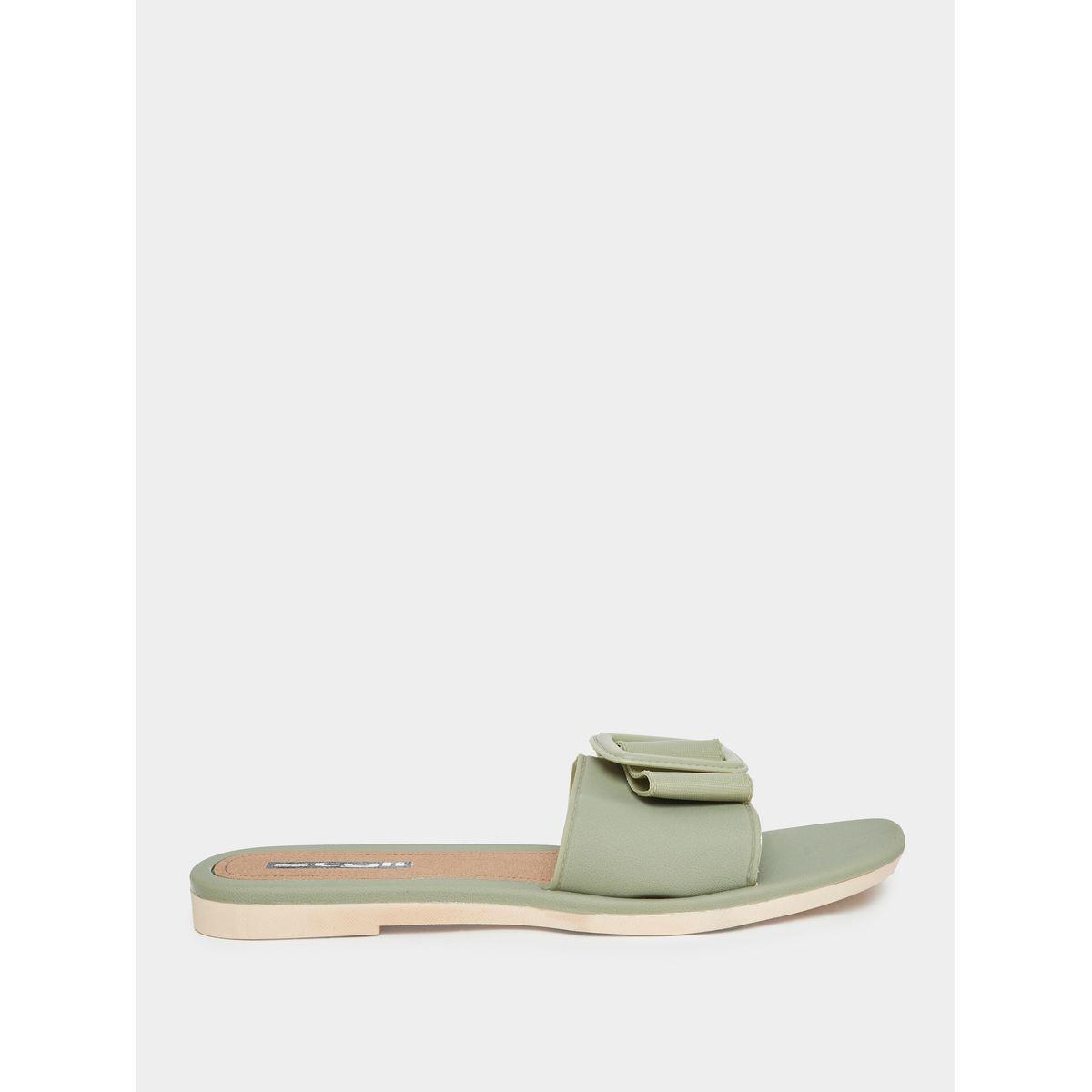 صندل فلات بسير مزين بإبزيم-women-shoes-sandals-flats-image-1