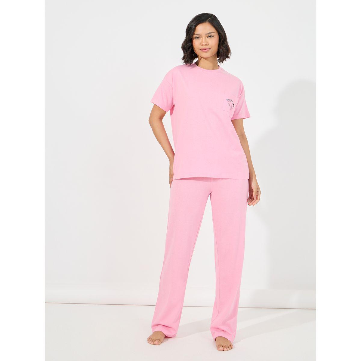 طقم من بنطال بيجاما مع تيشيرت بجيب مطبع بكتابة-women-clothing-nightwear-pyjamas-longsets-image-2