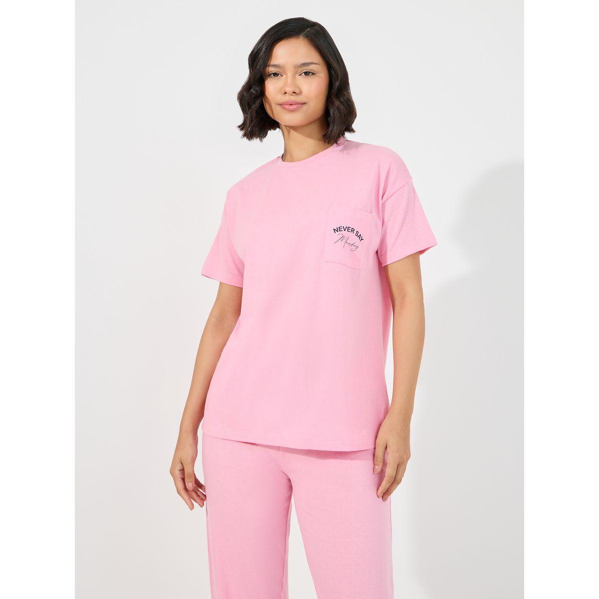 طقم من بنطال بيجاما مع تيشيرت بجيب مطبع بكتابة-women-clothing-nightwear-pyjamas-longsets-image-3