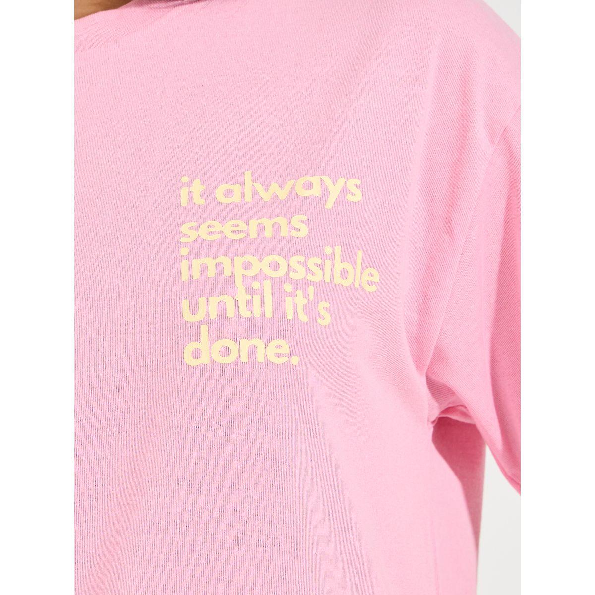 تيشيرت فضفاض بطبعة كتابة واكتاف منخفضة-women-clothing-tshirts-image-4