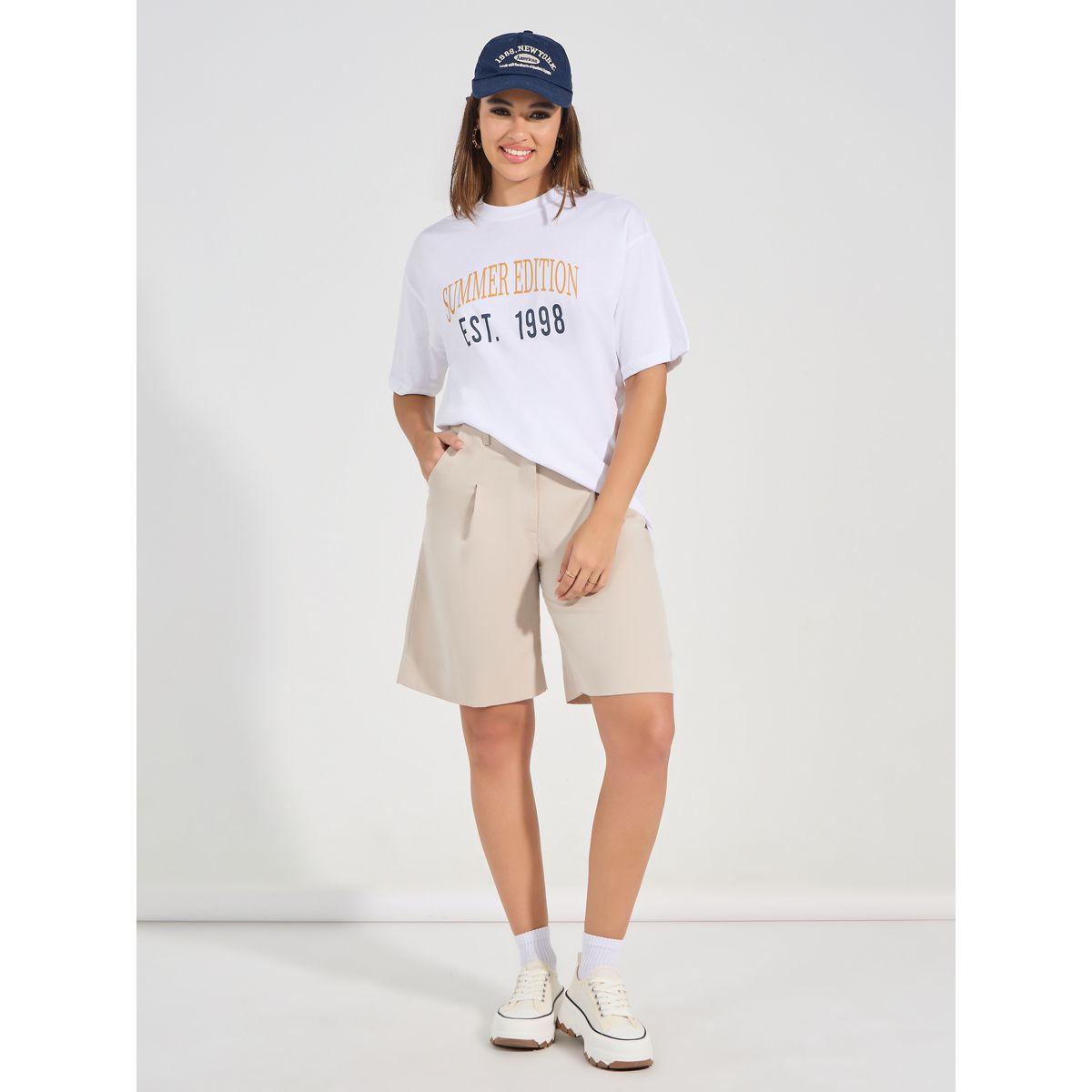 تيشيرت فضفاض باكتاف منخفضة وطبعة كتابة-women-clothing-tshirts-image-2