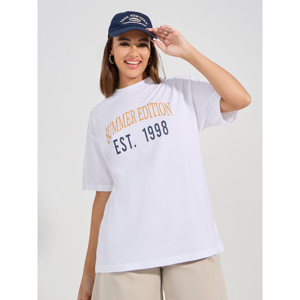 تيشيرت فضفاض باكتاف منخفضة وطبعة كتابة-women-clothing-tshirts-image-3