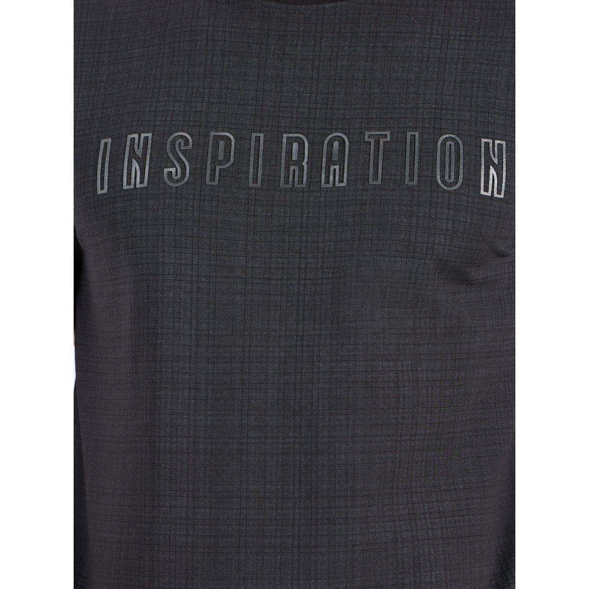 تيشيرت مطبع بطبعة كتابة بليسمنت فورت كولينز × ستايلي-men-clothing-tshirtsandpolos-tshirts-image-3