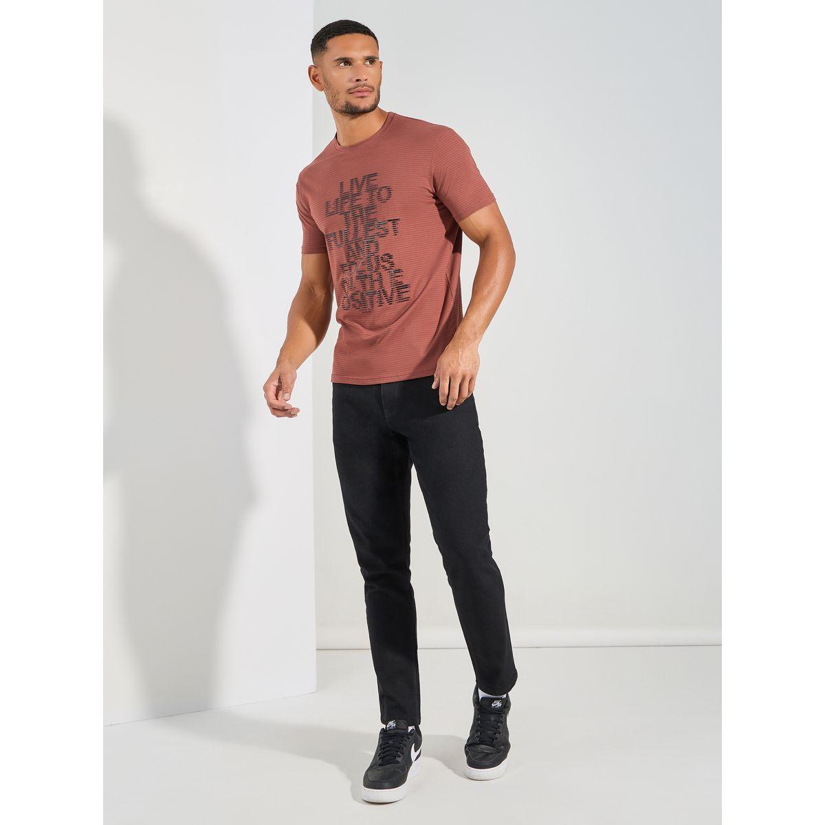 تيشيرت مطبع بطبعة كتابة بليسمنت فورت كولينز × ستايلي-men-clothing-tshirtsandpolos-tshirts-image-2