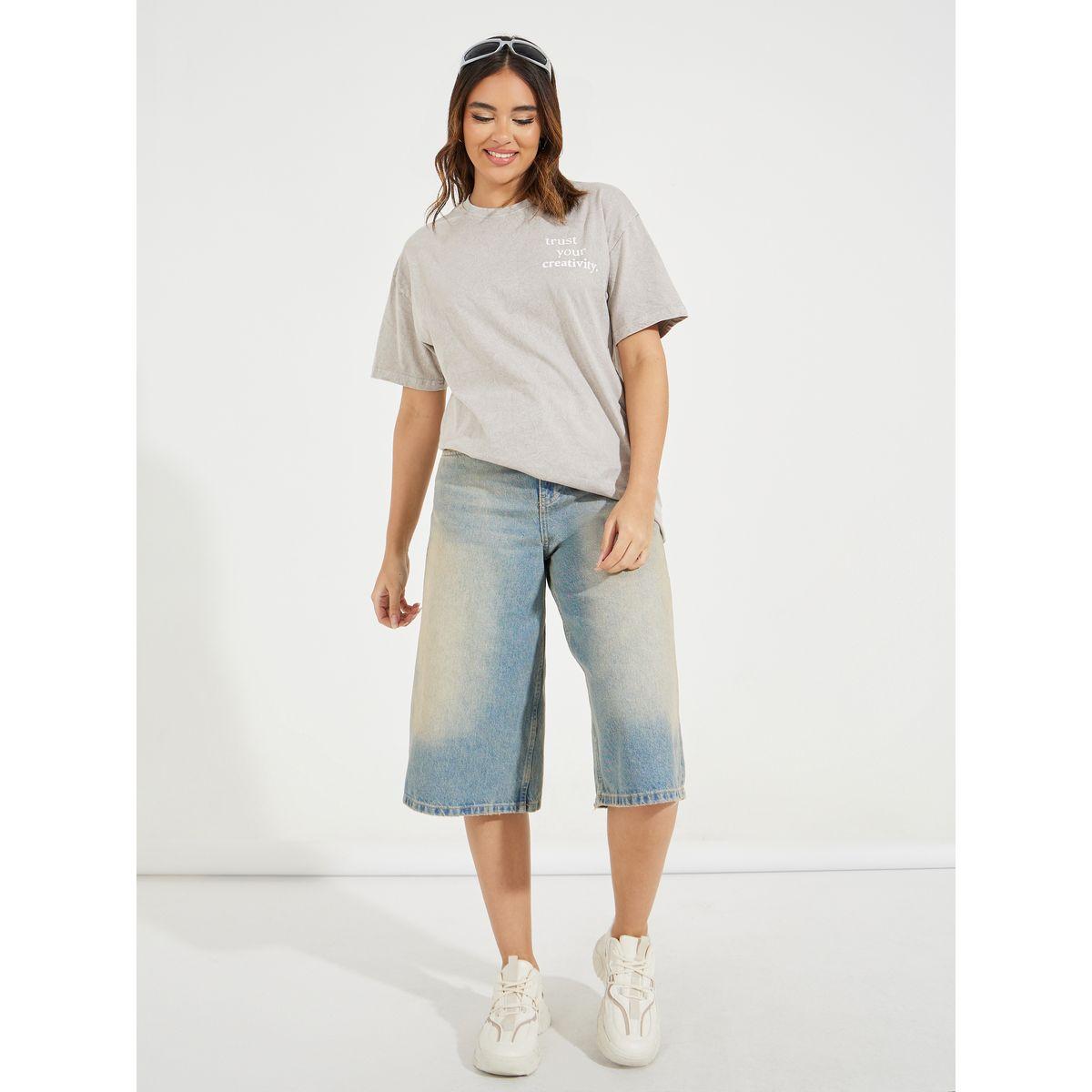 تيشيرت فضفاض بطبعة كتابة واكتاف منخفضة-women-clothing-tshirts-image-2