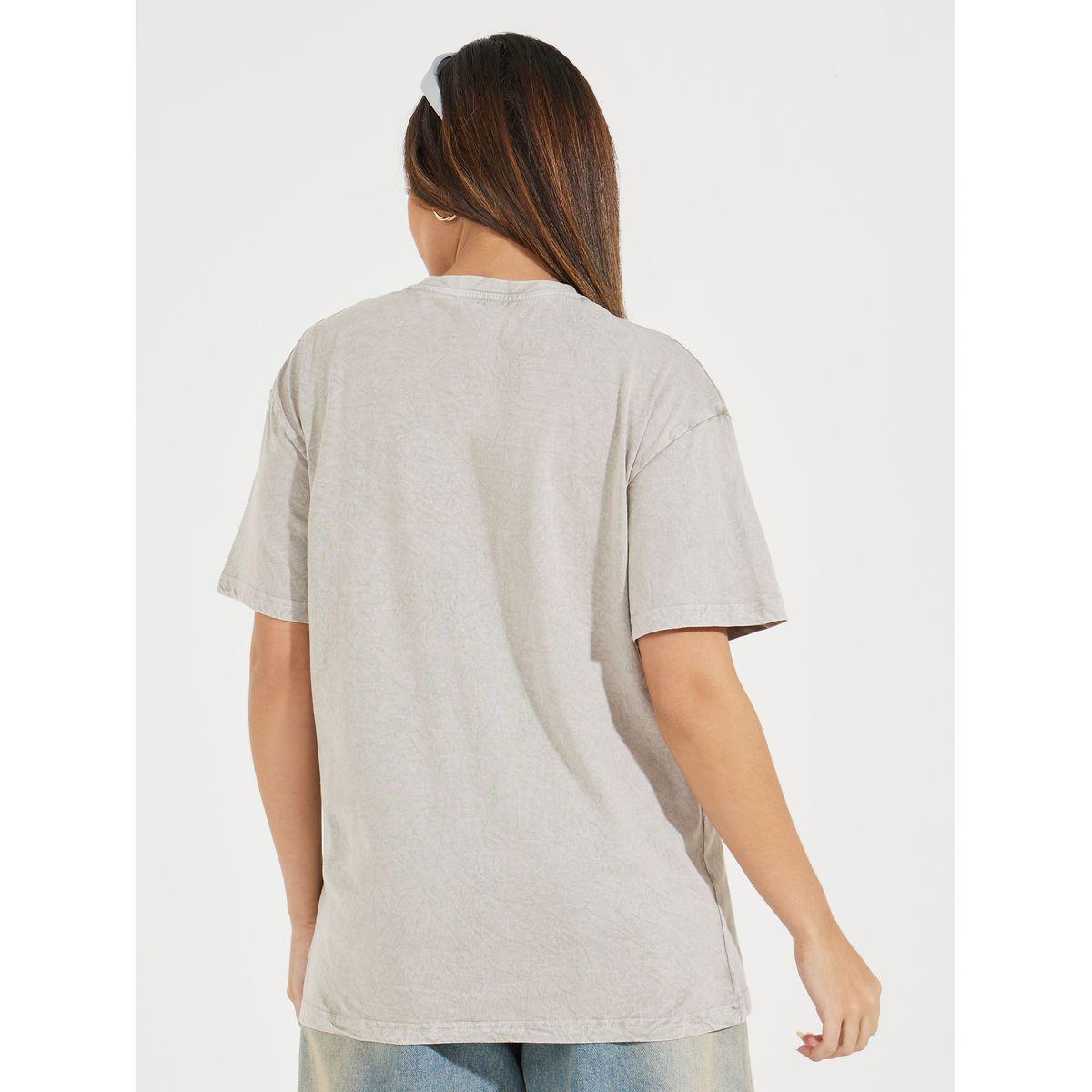 تيشيرت فضفاض بطبعة كتابة واكتاف منخفضة-women-clothing-tshirts-image-5