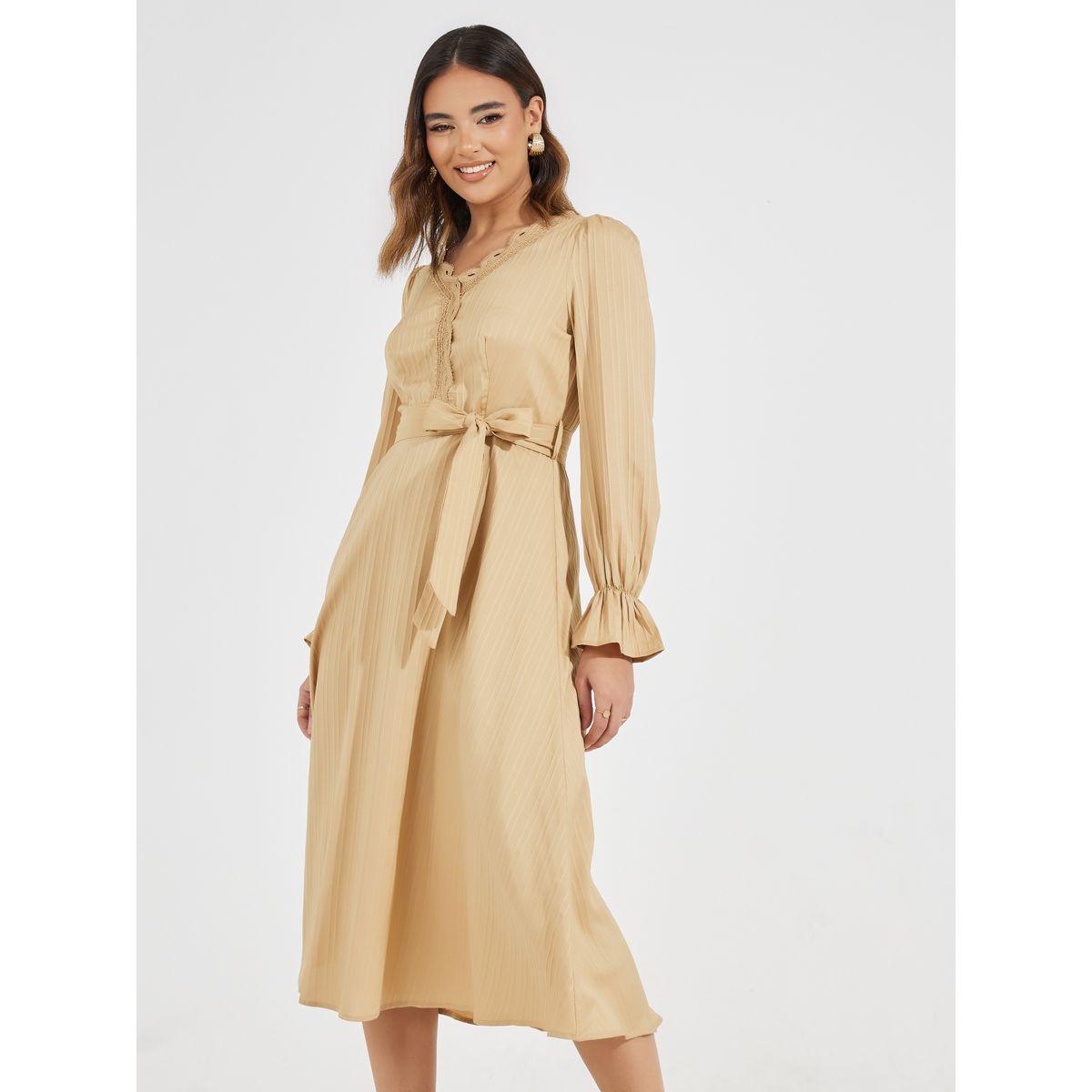 فستان ميدي بتفاصيل بارزة الملمس ودانتيل-women-clothing-dresses-image-5